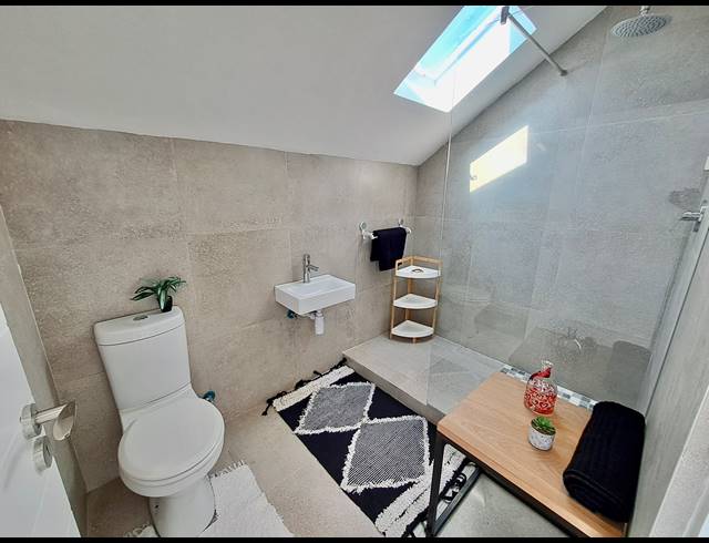 5 BEDROOM HOUSE FOR SALE IN GROTTO BAY
